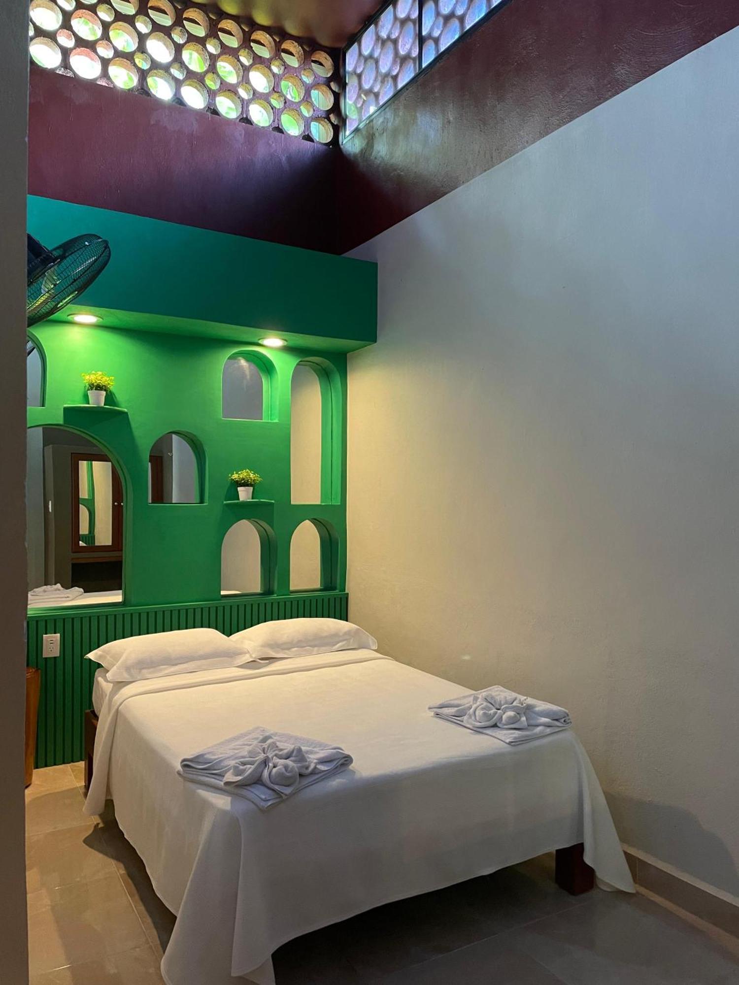 Hostal Poquito A Poquito バリャドリッド エクステリア 写真